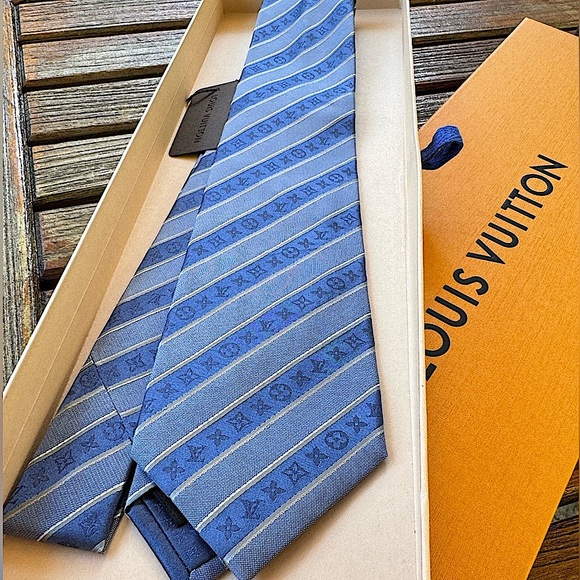 🎁HOLIDAY 25’🎁🔥🆕💯ICONIC LOUIS VUITTON KNIGHT CHARMS STRIPES MONOGRAM TIE🔥 - Picture 1 of 17